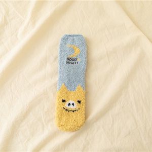 [พร้อมส่ง] ถุงเท้าขนนุ่ม ปักอักษร กันหนาว ใส่นอน ถุงเท้า ผ้าขนหนู