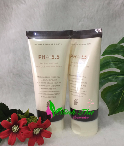 Sữa rửa mặt Byvibes Wonder Bath PHA 5.5 dịu nhẹ cân bằng da