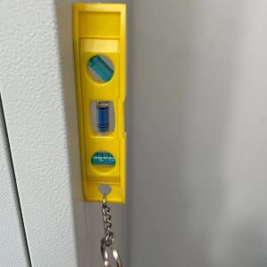 (Ready Stock)Key Chain Level Horizontal Ruler 3 Bubble Spirit Level Magnetic ABS Shell Mini Pocket Portable Spirit Level Tool Measure Tools