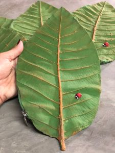 กระเป๋าสตางค์ใบไม้ใหญ่ 🔥 ฟรีสายคล้องแขน งานHandmade ทำด้วยฝีมือทุกขั้นตอน