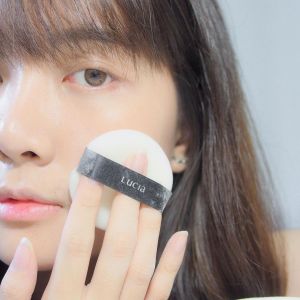 แป้งฝุ่นลูเซีย Lucia Setting Powder with Oil Control Formula 20 g แป้งฝุ่นอณูละเอียด คุมมัน เนื้อเนียน บางเบาไม่อุตตัน ฟรี แปรงและพัฟแต่งหน้า มีเก็บปลายทาง