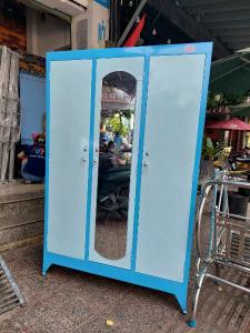 Tủ sắt quần áo 3 cửa ngang 1m2 cao 1m8 màu xanh dương trắng