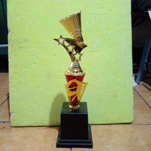 Piala Lomba Juara 1 2 3 4 (FIGUR KOK BODY MERAH RASER) "costum" FREE STICKER (BOLEH satuan)TERMASUK SETICKER DAN FREE DESIGN