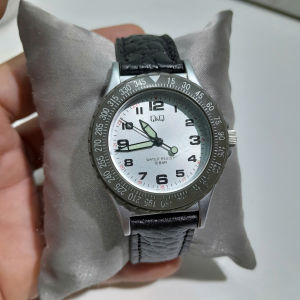 Đồng hồ nam dây da Q&Q size 37.5mm niềng xoay second hand Nhật