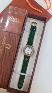 JAM TANGAN WANITA CASING DIAMOND TALI KULIT FULL SET/ SEPAKET PAPER BAG BOX MANUAL BUKU - JAM TANGAN PREMIUM TERMURAH