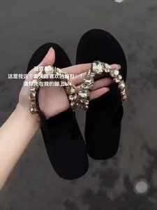 Rhinestone Flip-Flops For Women 2025 New Model Non-Slip High-End Thick-Soled Suitable For The Beach And Summer To Be Paired With Skirts