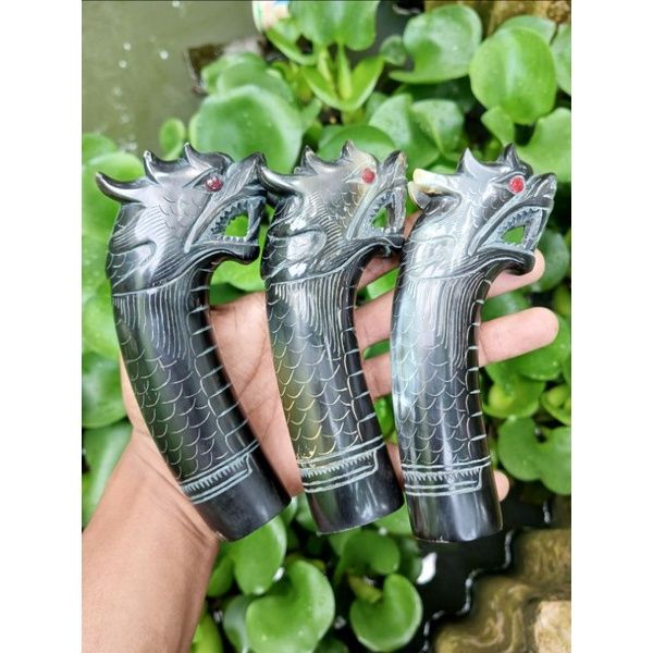 Semiz ayolning suratini yalash