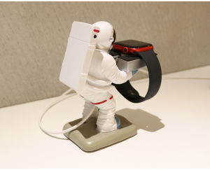 Creative astronaut for apple watch Ultra / Series 8 7 6 se 5 4 321 smart watch charger bracket i watch charging base 7 stand case