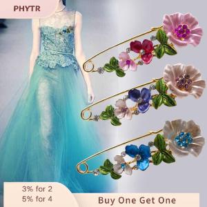 PHYTR HOT Veli Shy WEICHENG Elegant Rhinestone Pin Flower Brooch Women Simple Lapel Pin Accessories