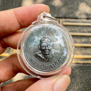 เหรียญมหามนต์หมื่นศิลา หลวงปู่มหาศิลาปี66 เนื้อนวะ เลี่ยมกรอบอย่างดีกันน้ำ