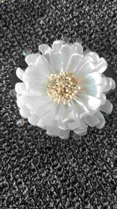 Hoa cúc cài áo Canto hoa cài áo handmade màu trắng