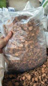 มะพร้าวสับ กาบมะพร้าวสับ เปลือก อุปกรณ์เพาะปลูก,ไม้ดอก,ไม้ประดับ,ไม้ผล,ไม้ด่าง,ตกแต่งกระถาง ขนาดชิ้นเล็ก,บรรจุ 500 กรัม