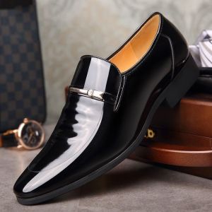 Mens Business Patent Leather Shoes Pointed Toe Slipon Shoes Mens Genuine Leather Casual Shoes男士商务漆皮皮鞋