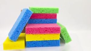Compressed wood pulp cotton absorbs water and expands into a sponge for kitchen cleaning and dishwashing not easily stained with oil square sponge block for stain removal