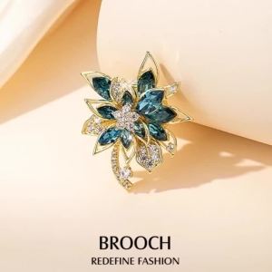 High-End Brooch Flower Pin for Ladies Stylish and Exclusive Design Ideal for Securing Shawls Coats Ties Elegant Accessory