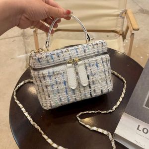 Túi xách nữ đeo chéo đeo vai cầm tay dáng hộp màu sắc nổi bật chất da thổ cẩm mềm mại để vừa đt và đồ cá nhân TC10