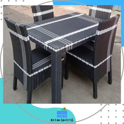 Meja Makan 4 Kursi Rotan Sintetis Fullset