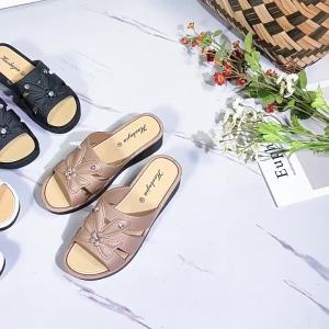 [Free Shipping] Womens summer outdoor fashion slippers flat heel non-slip wear-resistant thick-soled comfortable versatile suitable for mothers