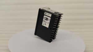 ใหม่ สวิตช์ควบคุมอุณหภูมิไฟฟ้าแสดงผล Omron แบบปรับได้ E5EC-RR2ASM-800 E5EC-CR2ASM-800 E5EC-PR2ASM-800