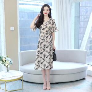 Dazzlin  เสื้อผ้าฤดูร้อน A ชุดเดรสคำ 2024 ชุดเดรสผ้าชีฟองแขนสั้นเก็บเอวแฟชั่นใหม่ฤดูร้อน