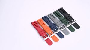 Premium-Grade Porous Structure Quick Release Fluorine Rubber Watch Strap 20mm 22mm New Design FPM/FKM Rubber Watch Band2026
