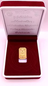 สำรวจรายละเอียดเนื้อที่ตอกโค้ด รุ่น K206 หลวงพ่อโสธร เนื้อทอง ร่วมกับการตำรวจสันติบาล 3 ปี 2562 ขนาด 1.5x2 ซม พร้อมกล่องกำมะหยี่ตราตำรวจ