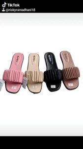 Sandal slop teplek wanita