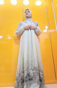 Gamis motif kembang ceruty set kerudung model kekinian