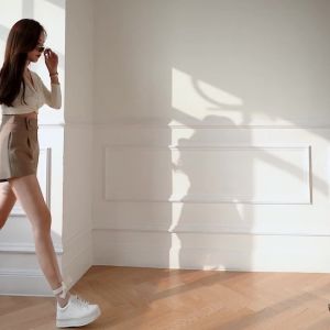 AMMIN กางเกงขาสั้นแบบลำลองพร็อพเอวสูงสลิมมิ่งสไตล์เกาหลีสำหรับผู้หญิงกางเกงขาบานเอวสูง2024ฤดูใบไม้ผลิ/ฤดูร้อนมีปุ่มใหญ่ประดับ