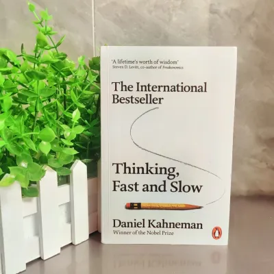 Thinking Fast and Slow by Daniel Kahneman paperback