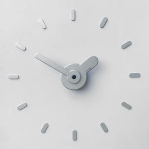 On-Time wall clock นาฬิกาติดผนัง ไม่เจาะผนัง v1m สีเงิน ขนาดติดตั้ง 48-60 Cm.