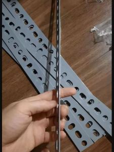 2 Thanh la dẹp D3 Hoặc D6. Quy cách (Từ 30cm đến 120cm). Dùng bắt cho kệ V lỗ. Hàng mỏng - Không có tác dụng chịu lực như loại V
