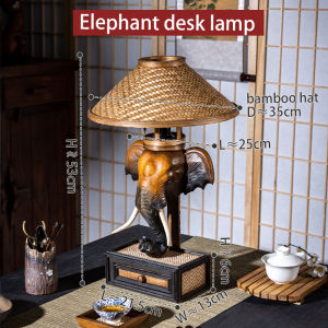 ตกแต่งสไตล์เอเชียตะวันออกเฉียงใต้ไม้เนื้อแข็งแกะสลักช้างฟางหมวกโคมไฟตั้งโต๊ะ Inn ห้องตัวอย่างห้องนอนไม้ไผ่สานโคมไฟข้างเตียง