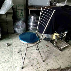 Ghế  xếp inox có lưng dựa  cao 50cm phổ biến  dạng 8 song  hiện đại và sang trọng . Inox 201 dày 1mm nên rất chắc chắn .