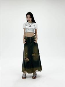 กระโปรงขนเฟอร์เอวสูงมีกระดุมลายแบบกระโปรงเดนิมแฟชั่นดีไซน์แบบขาดสำหรับผู้หญิงสไตล์เกาหลีขนาดยาวพิเศษทรงเอไลน์ลำลองสำหรับฤดูร้อน2024