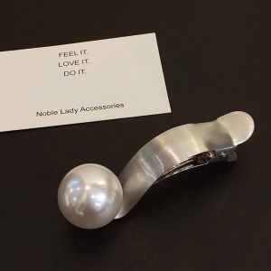 ด้ามจับปากเป็ดกิ๊ฟติดผมไข่มุกทำจากโลหะแนวแฟชั่นเครื่องมือจัดแต่งทรงผมสายคาดหัวลายกุหลาบเครื่องประดับผมผู้หญิงหญิงสาว