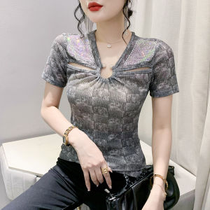 Yimei Áo Kim Cương tỏa sáng Áo Thun Nữ 2023 cộc tay mới mùa hè lưới cổ chữ V Áo thun nữ in màu đen vừa vặn
