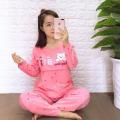Bộ đồ  sau sinh và cho con bú tiện lợi. 