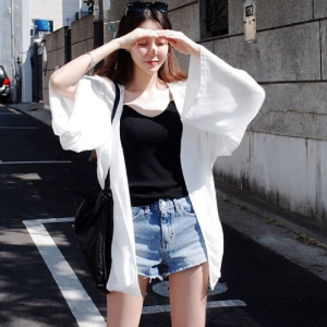 เสื้อคลุมแฟชั่นเกาหลี บางๆ ชีฟอง สวมใส่สบาย (สีขาว) เบาบาง สินค้าพร้อมจัดส่ง