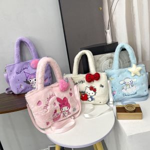 CUTE DIY ตุ๊กตาผ้าพลัฌ กระเป๋าถือสำหรับผู้หญิง Cinnamoroll คุโรมิ กระเป๋าใบเล็กน่ารัก การเดินทางการเดินทาง แมว KT กระเป๋าสะพายข้างผ้ากำมะหยี่ อุปกรณ์เสริมเครื่องแบบ JK
