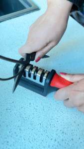 4-Stage Knife Sharpener Pengasah Pisau With Anti-Slip Base for Residential Kitchen (PENGASAH PISAU)