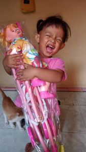 COD Mainan Dorongan Stoller anak + Boneka Cewe bisa nanggis (uk Stoller Besar) Mainan dorongan stoller anak + boneka bayi boneka bisa nanggis bila dot nya di cabut dan stoller bisa di dorong2 uk stoller setlh dirakit
