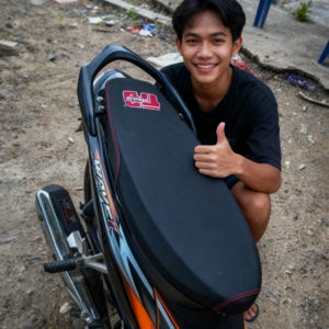 🚚จัดส่งภายใน 24 ชั่วโมง🚚 เบาะนั่งมอเตอร์ไซค์ Wave110i ใหม่ (รุ่นปี 2011-2018) สีดำล้วน ไม่มีโลโก้ กันน้ำ ขนาดกลาง Wave110i (รุ่นปี 2012-2018) แบบติดสลัก