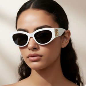 แว่นกันแดดกรอบขาวทรงแฟชั่นเลนส์ดำ ดีไซน์หนาใส่ง่ายได้ทุกลุค