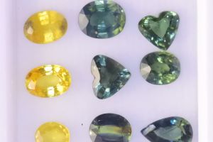 ชุดพลอยไพลินธรรมชาติ สีเขียวอมฟ้า(ทีล) เขียว และเหลือง สำหรับงานสั่งทำจิวเวลรี่ - เจียระไนทรงกลม ทรงรี และทรงหยดน้ำ รวม 9 เม็ด 5.23 กะรัต