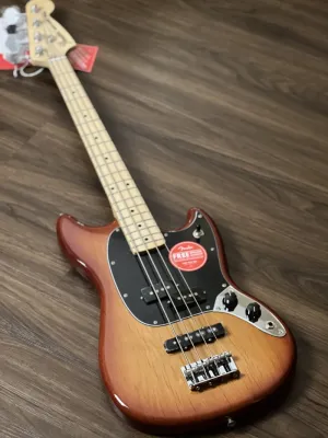 FENDER PLAYER MUSTANG PJ BASS WITH MAPLE FB IN SIENNA SUNBURST