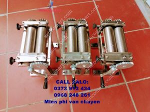 Máy cán mực cán cá đuối bò khô quay tay lô 17cm hàng Việt Nam
