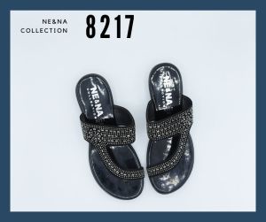 รองเท้าเเฟชั่นผู้หญิงเเบบเเตะสวมส้นเตี้ย No. 8217 NE&NA Collection Shoes