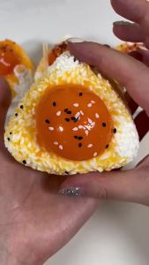 [SG Seller]Squishy Simulated Rice Ball Toy Slow Rebound Squeeze Stress Relief Toy Slow Rebound Wet Soft High Toy