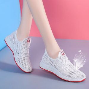 Old Beijing cloth shoes 2024  Korean version of womens running sneakers Internet celebrity light casual net shoes soft soled single shoes